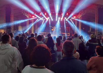 Nani Azevedo é o primeiro cantor a se apresentar na Efaics 2022