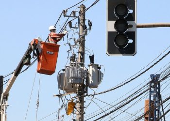 Governo anuncia fim da tarifa extra para consumidores de energia