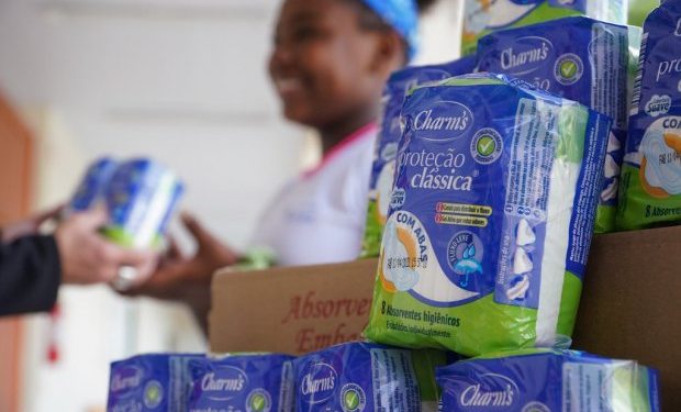 Governo de SC inicia distribuição de absorventes para 64 mil estudantes da rede estadual