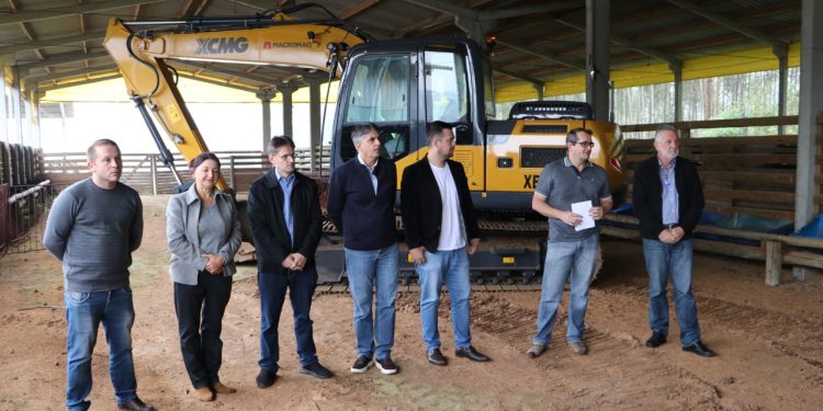 Entregues implementos para mais duas Associações de Agricultores