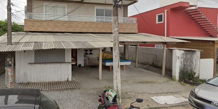 Dois homens são mortos a tiros dentro de um bar no bairro Ingleses