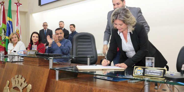 Câmara de Florianópolis tem a primeira mulher presidente da sua história