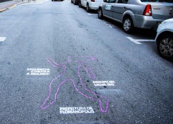 Pinturas no asfalto conscientizam população sobre a violência contra mulher
