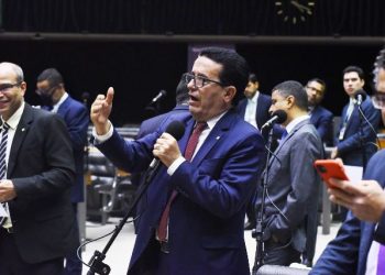 Hélio Costa comemora a aprovação de projeto que acaba com as saidinhas dos presos