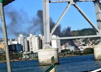 Prédio histórico de restaurante na Trajano é destruído por incêndio neste domingo (4)