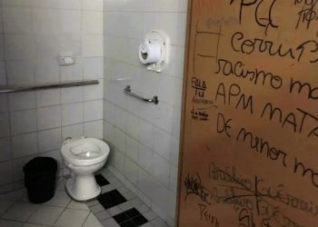 UFSC amanhece com pichações nos banheiros ameaçando mulheres e crianças