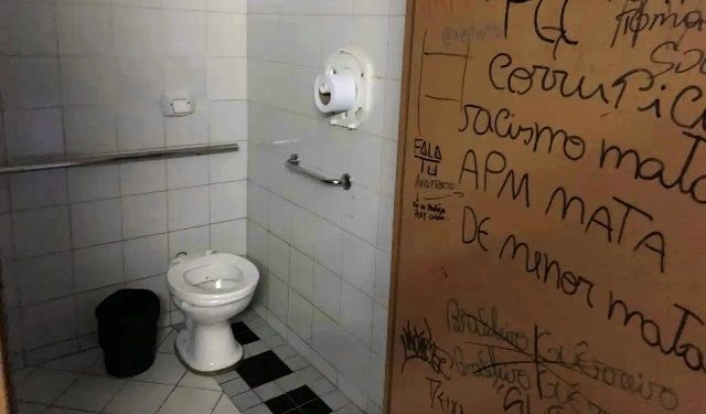 UFSC amanhece com pichações nos banheiros ameaçando mulheres e crianças