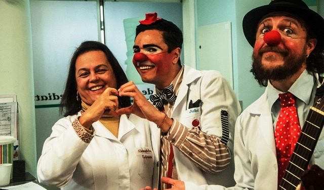 (A)Gentes do Riso voltam ao Hospital Infantil com abraços até o dia 14