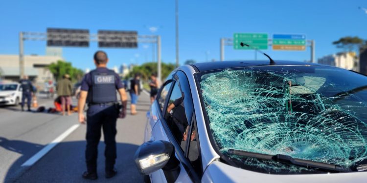Homem de 45 anos em situação de rua é atropelado na Avenida Gustavo Richard