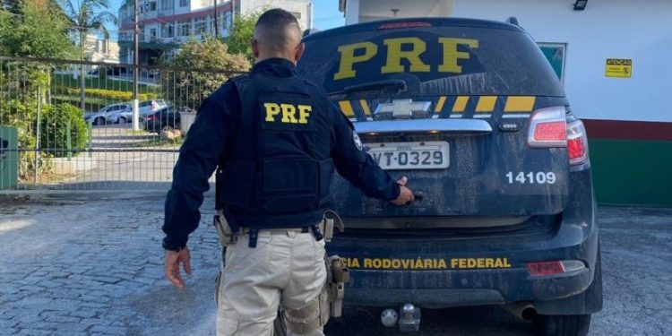 Homem condenado por falsificação de documentos é preso em Palhoça