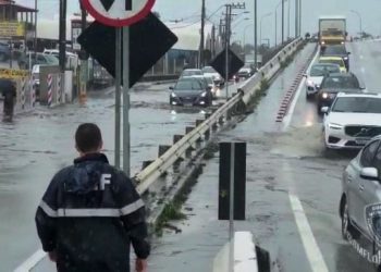 Alagamento na Vargem Pequena prejudica trânsito na SC-401
