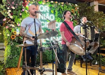 Marcondes e Erva Rasteira fazem show gratuito no Rio Tavares, em Florianópolis