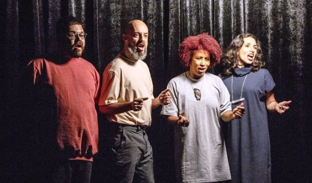 Homens Pink com Renato Turnes abre a 1ª edição do Cena_Doc em Florianópolis