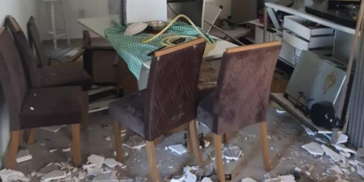 Explosão em botijão de gás provoca estragos e susto em São José