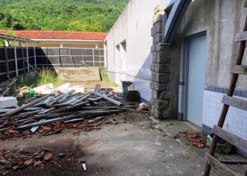 Obra em escola no Sul da Ilha se arrasta há 5 anos e prejudica as aulas