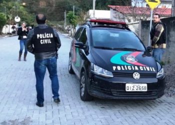 Adolescente é apreendido em atitude suspeita próximo à escola em Palhoça