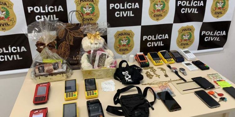 Dois estelionatários são presos em flagrante em Florianópolis
