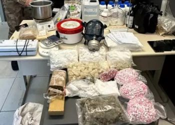 Trio é preso com grande quantidade de drogas sintéticas em Florianópolis