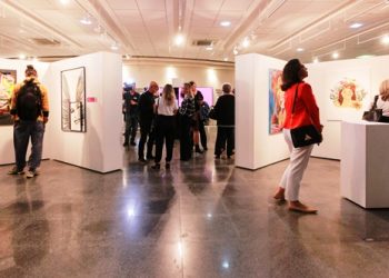Mostra de arte na Alesc apresenta quadros de mulheres vítimas de violência