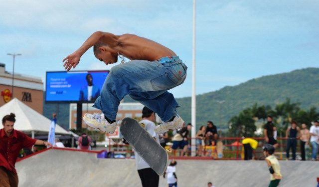 Inauguração da nova pista de skate da Trindade reúne atletas de todas as idades
