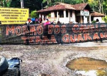 Escola Indígena em Palhoça paralisa atividades por falta de espaço e alimentação