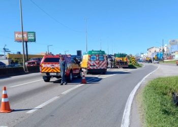 Mulher morre vítima de atropelamento na BR-101, em São José