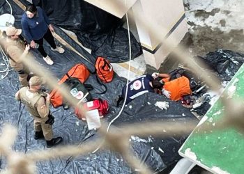 Operário cai com andaime do 7º andar de prédio em São José