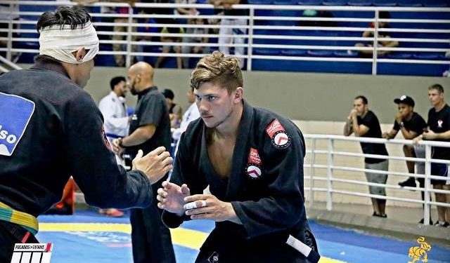 Lutador de jiu-jitsu de Florianópolis conquista dois ouros nos EUA