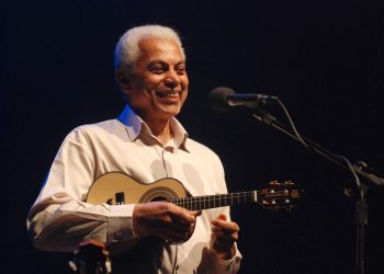 Paulinho da Viola passa mal e cancela show na UFSC, em Florianópolis