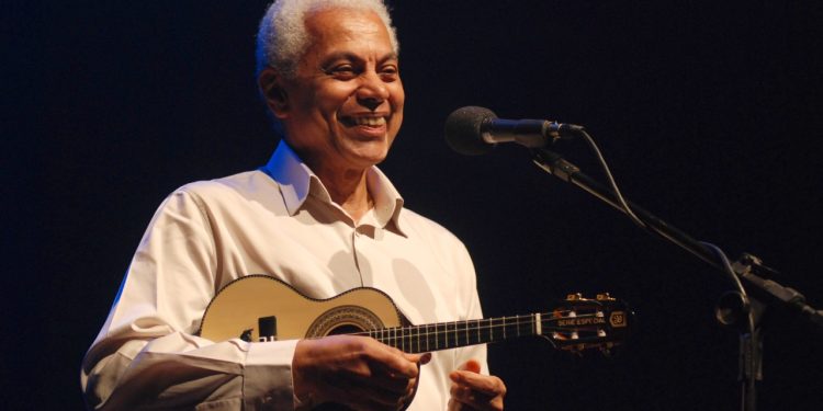 Paulinho da Viola passa mal e cancela show na UFSC, em Florianópolis