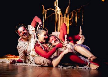 Teatro: “Quando dançamos acima das fogueiras” estreia na Lagoa da Conceição