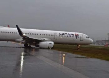 Aeroporto de Florianópolis é fechado após avião derrapar na pista