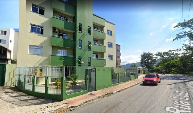 Homem de 39 anos é morto a tiros na frente da esposa em São José