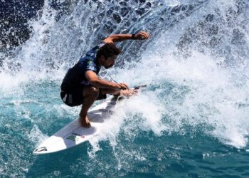 Radicado em Florianópolis, Yago Dora leva nota 10 e é campeão no Circuito Mundial