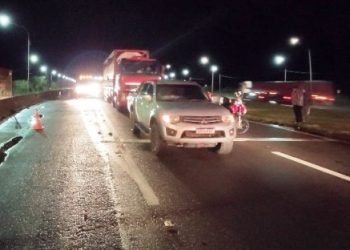 Mulher morre e criança fica ferida em acidente na BR-101 em Palhoça