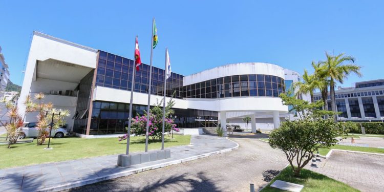 Mulher é presa por agredir advogada do ex-marido em Florianópolis