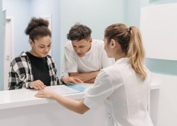 Mulheres passam a ter direito a acompanhante em atendimento de saúde