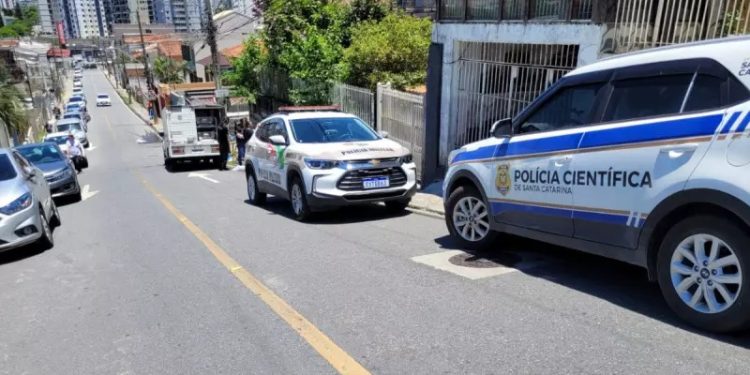 Morador de rua é encontrado morto nas escadarias da Monsenhor Topp