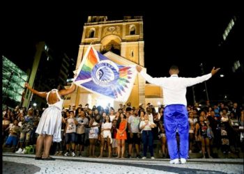 Carnaval em Florianópolis começa nesta sexta com ensaios na Praça XV