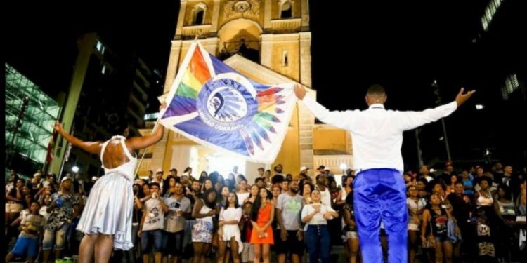 Carnaval em Florianópolis começa nesta sexta com ensaios na Praça XV