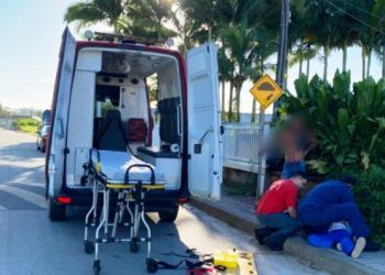 Menino de 8 anos é atropelado a caminho da escola na Grande Florianópolis