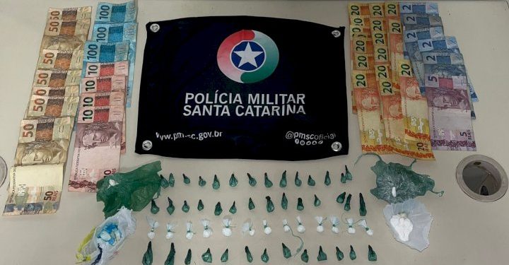 PM prende três homens e apreende quatro adolescentes por tráfico na Capital