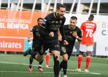Zagueiro catarinense da Seleção Olímpica marca contra o Benfica em Portugal