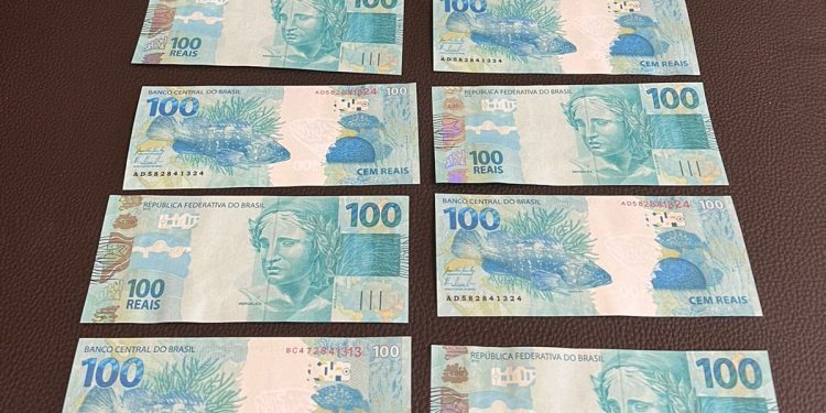 Homem é preso ao receber encomenda com dinheiro falso na Grande Florianópolis