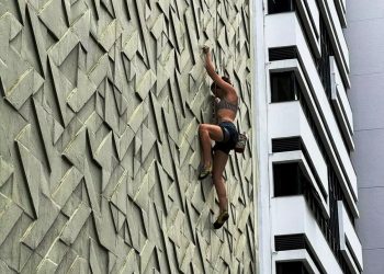 Prédio modernista em Florianópolis é cenário de competição de escalada