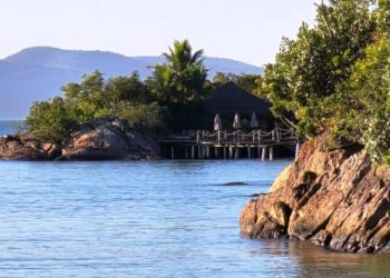 PMs impedem que mulher se jogue de penhasco na Grande Florianópolis
