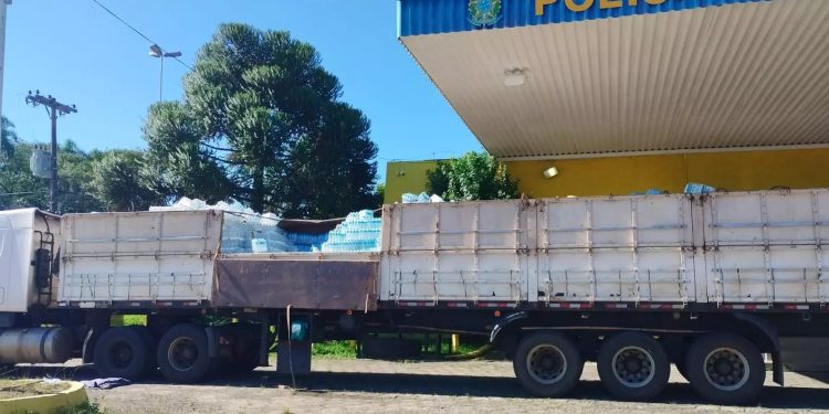 Carreta com doações de SC para o RS escondia toneladas de maconha