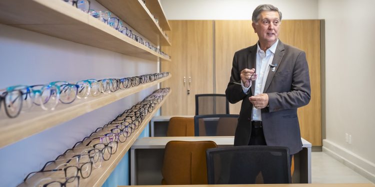 Primeira ótica pública de SC distribuiu 50 óculos na primeira semana