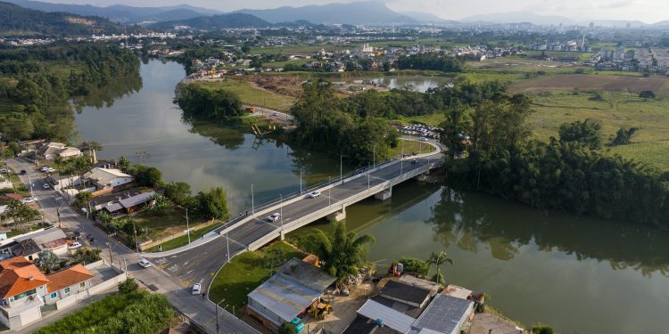 Inaugurada nova ponte de concreto sobre o Rio Cubatão na Grande Florianópolis