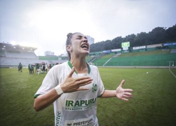 Kelly Becker conquista o acesso à série A1 do feminino e agora quer ser campeã